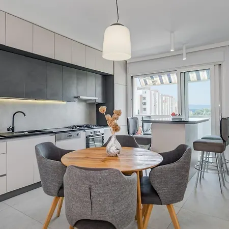 Modern Marija With The Balcony And The Sea View Daire Split